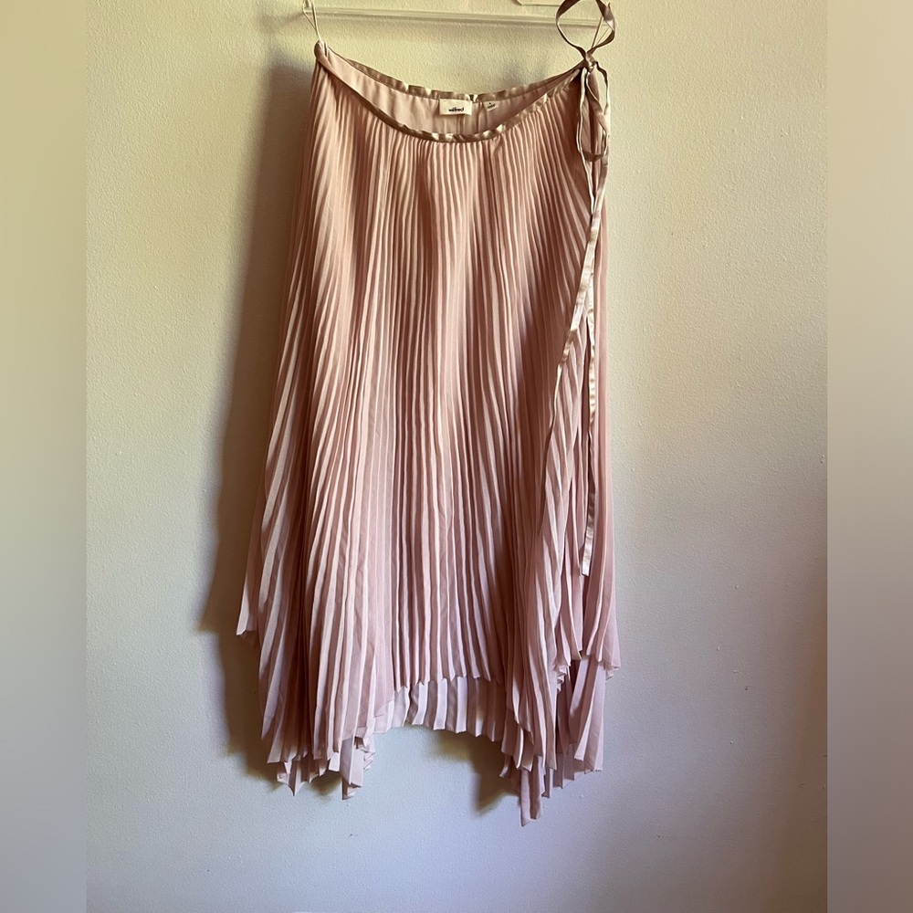 Aritzia/Wildred pleated skirt Blush/Nude